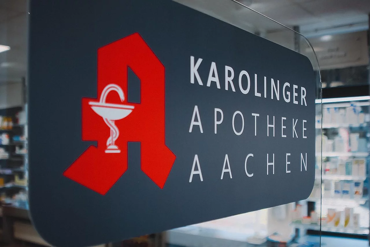 Karolinger-Apotheke-1